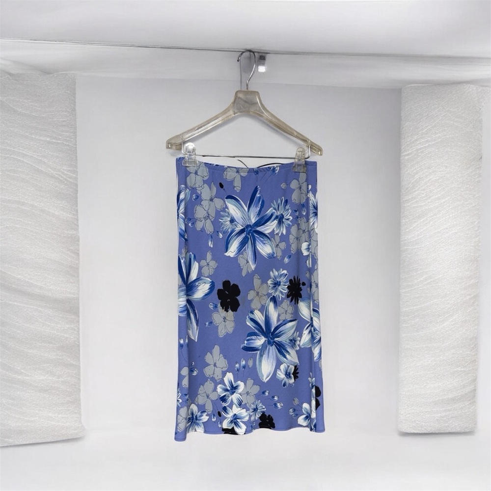 Hillard & Hanson Lavender Blue Floral pencil skirt size medium